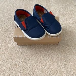 TOMS- toddler boy shoes, size 5.